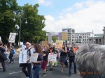 Etwa 120 Demonstranten zogen lt. VA (Polizei: 60) vom Brandenburger Tor zur Siegessäule und zurück - Fotos: LyrAg